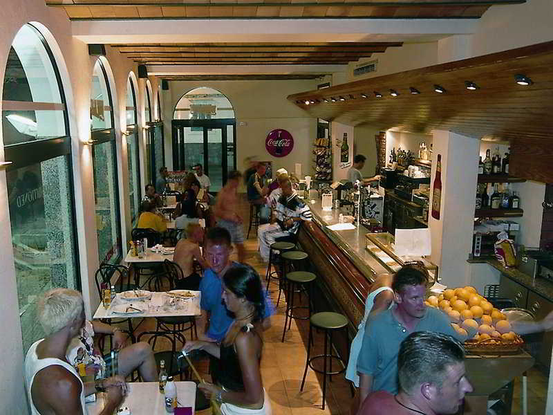 Excelsior Estudios & Apartamentos San Antonio  Restaurant photo